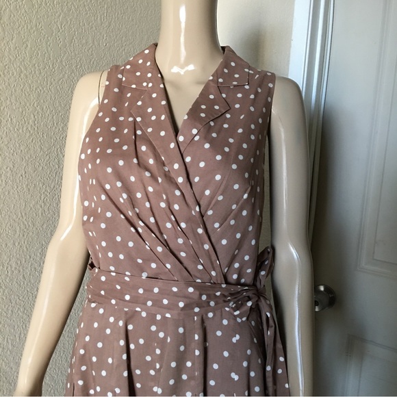 Jones wears dress - Picture 3 of 6